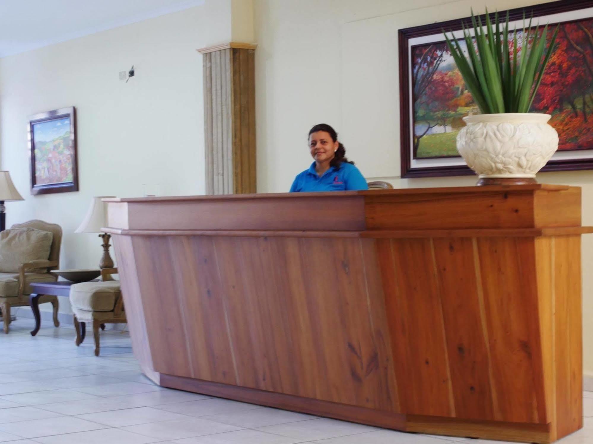 Hotel Carnaval La Ceiba Exterior foto